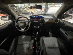 Toyota Etios Hb X 13l 2017/2018 DL MOTORS LAJEADO / Carros no Vale
