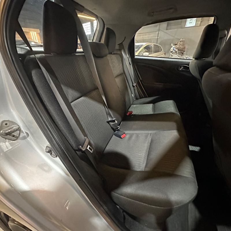 Toyota Etios Hb X 13l 2017/2018 DL MOTORS LAJEADO / Carros no Vale