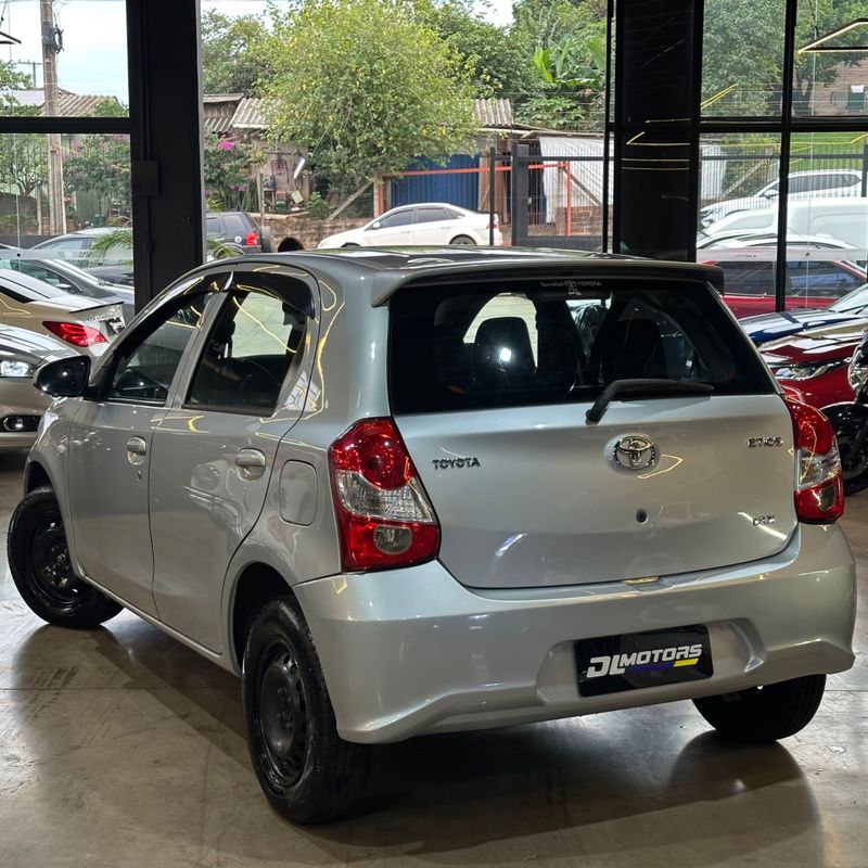 Toyota Etios Hb X 13l 2017/2018 DL MOTORS LAJEADO / Carros no Vale