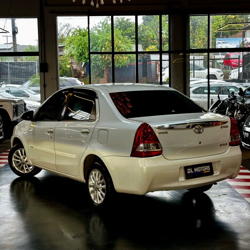 Toyota Etios Sd Xls 2014/2015 DL MOTORS LAJEADO / Carros no Vale