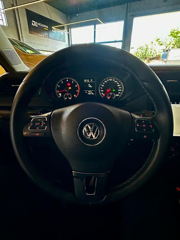 Volkswagen Jetta 2.0 2011/2012 DL MOTORS LAJEADO / Carros no Vale