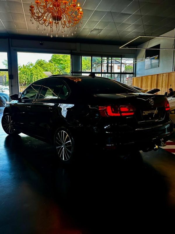 Volkswagen Jetta 2.0 2011/2012 DL MOTORS LAJEADO / Carros no Vale