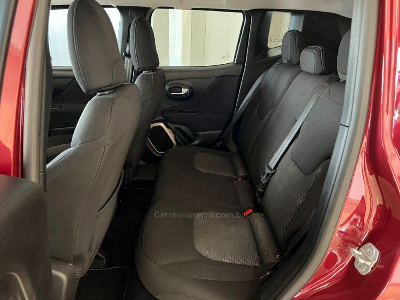 JEEP RENEGADE 1.8 16V LONGITUDE 2016/2016 CIMIRRO AUTOMÓVEIS TAQUARA / Carros no Vale JEEP RENEGADE 1.8 16V LONGITUDE 2016/2016 CIMIRRO AUTOMÓVEIS TAQUARA / Carros no Vale