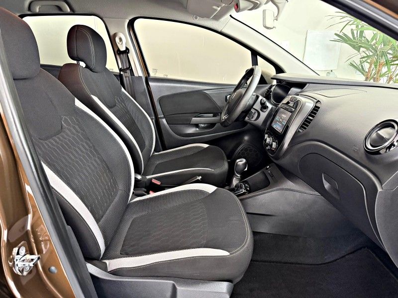 RENAULT CAPTUR 1.6 16V SCE ZEN 2017/2018 ANDRIGO VEÍCULOS CAXIAS DO SUL / Carros no Vale