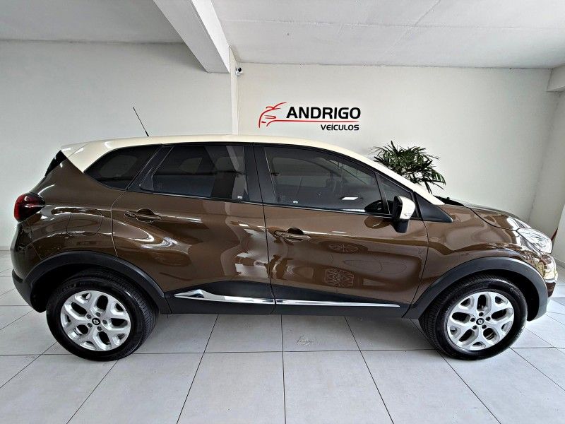 RENAULT CAPTUR 1.6 16V SCE ZEN 2017/2018 ANDRIGO VEÍCULOS CAXIAS DO SUL / Carros no Vale