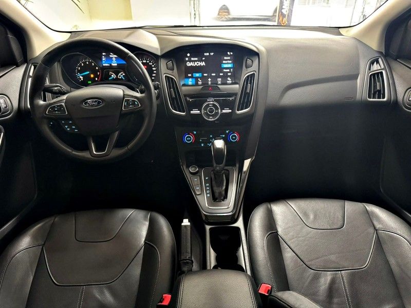 FORD FOCUS 2.0 TITANIUM PLUS HATCH 16V AUTO 2017/2018 ANDRIGO VEÍCULOS CAXIAS DO SUL / Carros no Vale FORD FOCUS 2.0 TITANIUM PLUS HATCH 16V AUTO 2017/2018 ANDRIGO VEÍCULOS CAXIAS DO SUL / Carros no Vale