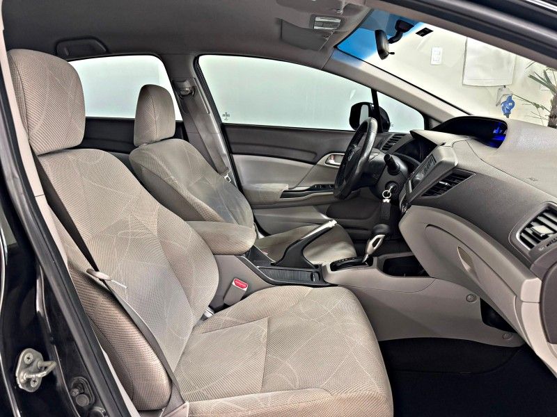 HONDA CIVIC 1.8 LXS 16V 2013/2014 ANDRIGO VEÍCULOS CAXIAS DO SUL / Carros no Vale