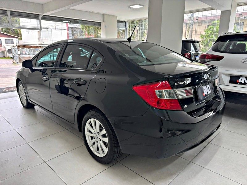 HONDA CIVIC 1.8 LXS 16V 2013/2014 ANDRIGO VEÍCULOS CAXIAS DO SUL / Carros no Vale