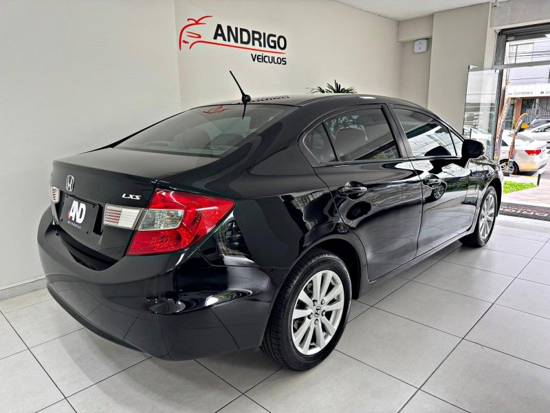 HONDA CIVIC 1.8 LXS 16V 2013/2014 ANDRIGO VEÍCULOS CAXIAS DO SUL / Carros no Vale
