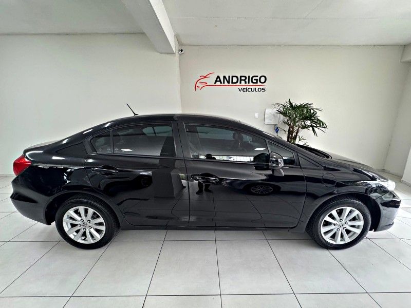 HONDA CIVIC 1.8 LXS 16V 2013/2014 ANDRIGO VEÍCULOS CAXIAS DO SUL / Carros no Vale