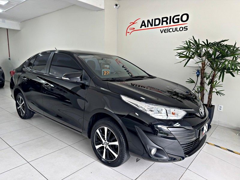 TOYOTA YARIS 1.5 XS SEDAN 16V 2021/2022 ANDRIGO VEÍCULOS CAXIAS DO SUL / Carros no Vale