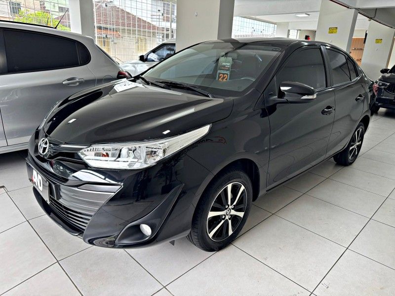 TOYOTA YARIS 1.5 XS SEDAN 16V 2021/2022 ANDRIGO VEÍCULOS CAXIAS DO SUL / Carros no Vale