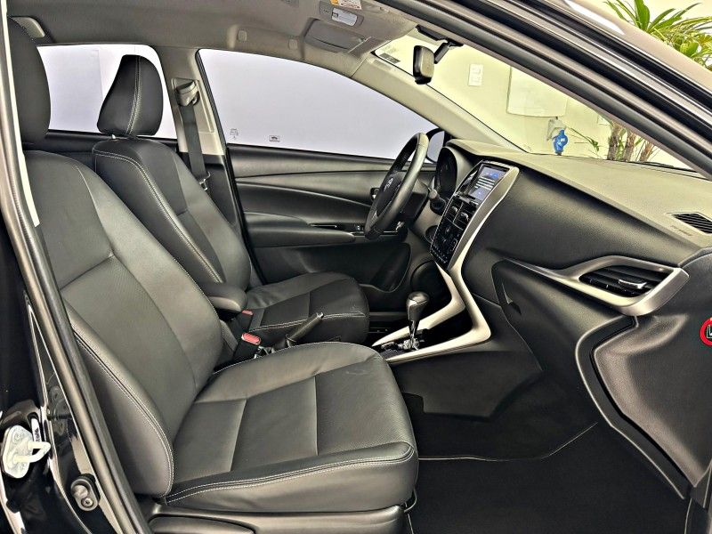 TOYOTA YARIS 1.5 XS SEDAN 16V 2021/2022 ANDRIGO VEÍCULOS CAXIAS DO SUL / Carros no Vale