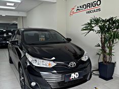 TOYOTA YARIS 1.5 XS SEDAN 16V 2021/2022 ANDRIGO VEÍCULOS CAXIAS DO SUL / Carros no Vale