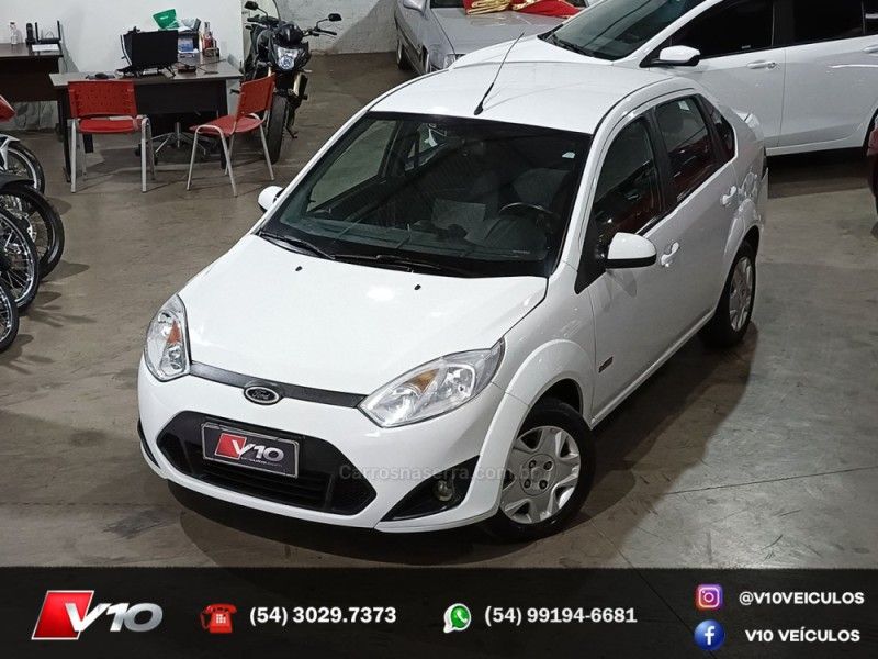 FORD FIESTA 1.6 MPI CLASS SEDAN 8V 2013/2013 V10 VEÍCULOS CAXIAS DO SUL / Carros no Vale