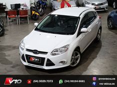 FORD FOCUS 2.0 SE HATCH 16V AUTO 2014/2014 V10 VEÍCULOS CAXIAS DO SUL / Carros no Vale