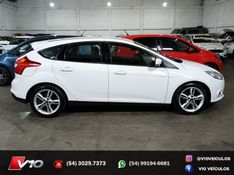 FORD FOCUS 2.0 SE HATCH 16V AUTO 2014/2014 V10 VEÍCULOS CAXIAS DO SUL / Carros no Vale
