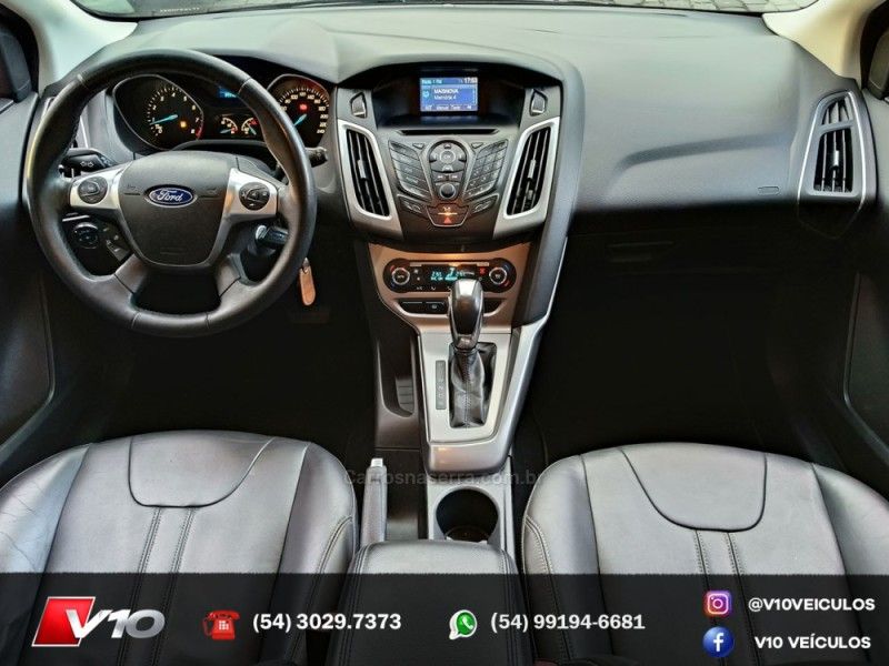 FORD FOCUS 2.0 SE HATCH 16V AUTO 2014/2015 V10 VEÍCULOS CAXIAS DO SUL / Carros no Vale