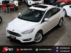 FORD FOCUS 2.0 TITANIUM PLUS SEDAN 16V 2016/2017 V10 VEÍCULOS CAXIAS DO SUL / Carros no Vale