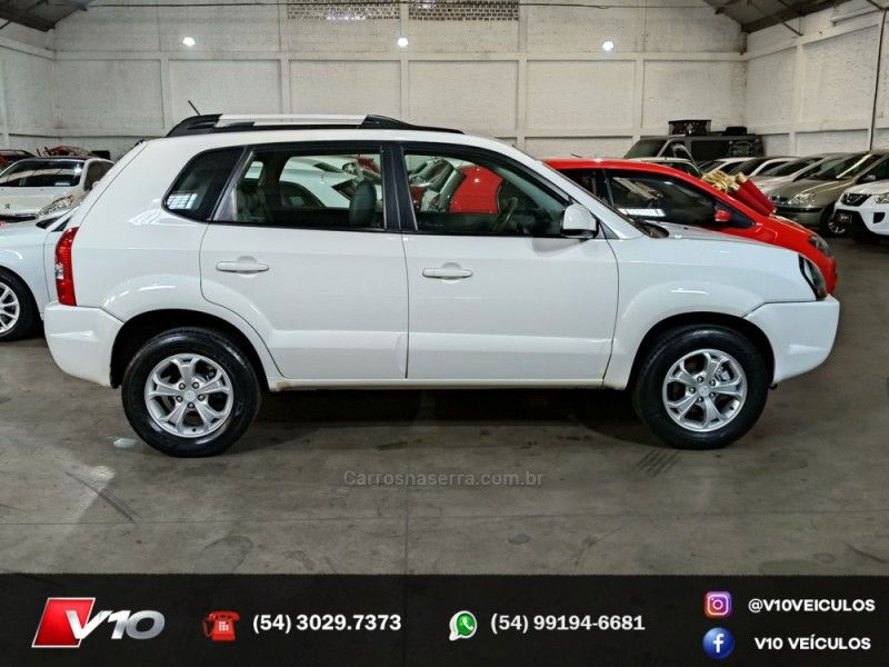 HYUNDAI TUCSON 2.0 MPFI GLS 16V 143CV 2WD 2014/2015 V10 VEÍCULOS CAXIAS DO SUL / Carros no Vale HYUNDAI TUCSON 2.0 MPFI GLS 16V 143CV 2WD 2014/2015 V10 VEÍCULOS CAXIAS DO SUL / Carros no Vale