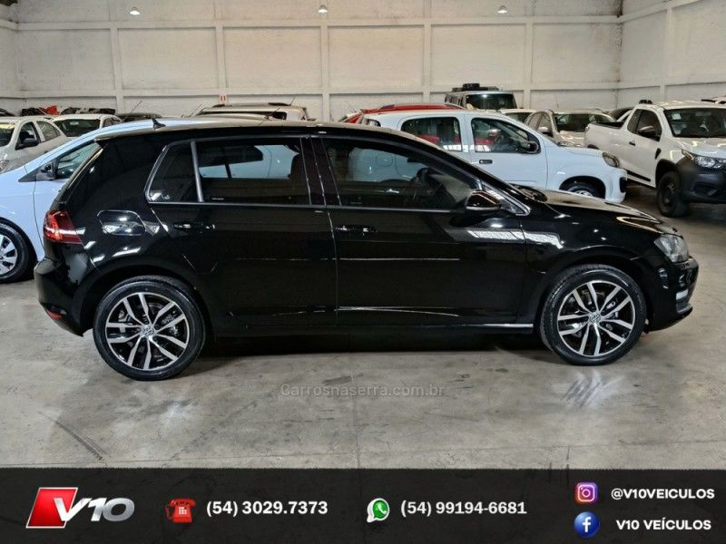 VOLKSWAGEN GOLF 1.4 TSI HIGHLINE 16V 2013/2014 V10 VEÍCULOS CAXIAS DO SUL / Carros no Vale