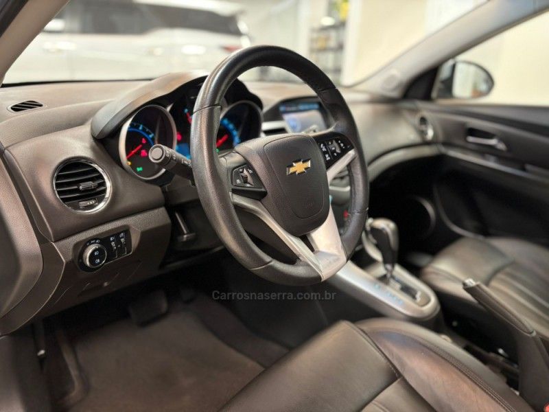 CHEVROLET CRUZE 1.8 LT SPORT6 16V 2012/2013 LUIGGI AUTOMÓVEIS CARLOS BARBOSA / Carros no Vale CHEVROLET CRUZE 1.8 LT SPORT6 16V 2012/2013 LUIGGI AUTOMÓVEIS CARLOS BARBOSA / Carros no Vale