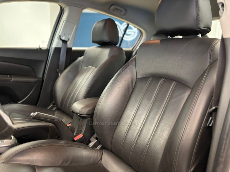 CHEVROLET CRUZE 1.8 LT SPORT6 16V 2012/2013 LUIGGI AUTOMÓVEIS CARLOS BARBOSA / Carros no Vale CHEVROLET CRUZE 1.8 LT SPORT6 16V 2012/2013 LUIGGI AUTOMÓVEIS CARLOS BARBOSA / Carros no Vale