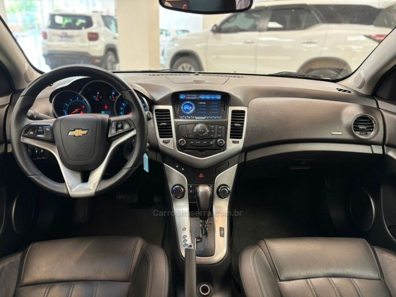 CHEVROLET CRUZE 1.8 LT SPORT6 16V 2012/2013 LUIGGI AUTOMÓVEIS CARLOS BARBOSA / Carros no Vale CHEVROLET CRUZE 1.8 LT SPORT6 16V 2012/2013 LUIGGI AUTOMÓVEIS CARLOS BARBOSA / Carros no Vale