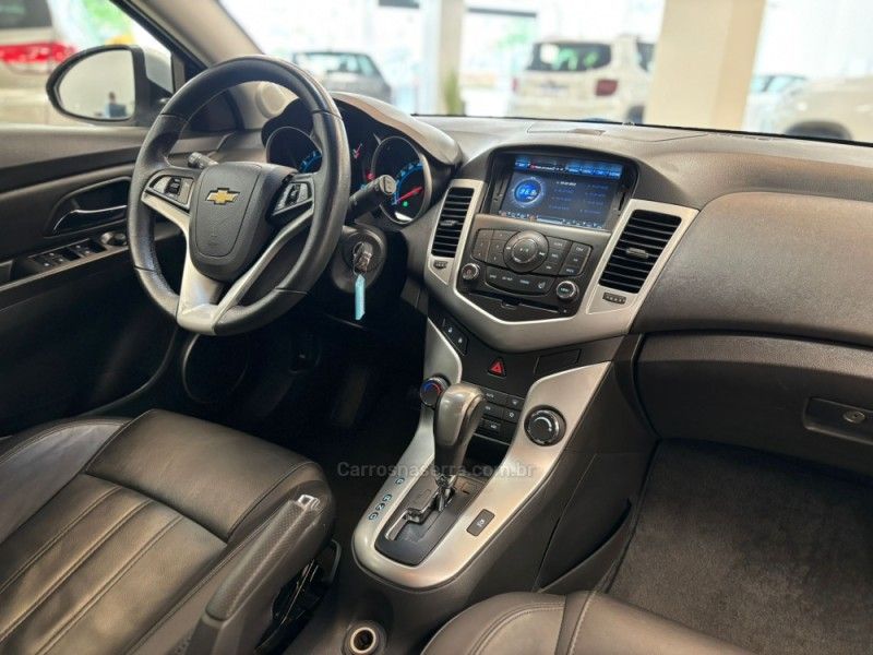 CHEVROLET CRUZE 1.8 LT SPORT6 16V 2012/2013 LUIGGI AUTOMÓVEIS CARLOS BARBOSA / Carros no Vale CHEVROLET CRUZE 1.8 LT SPORT6 16V 2012/2013 LUIGGI AUTOMÓVEIS CARLOS BARBOSA / Carros no Vale