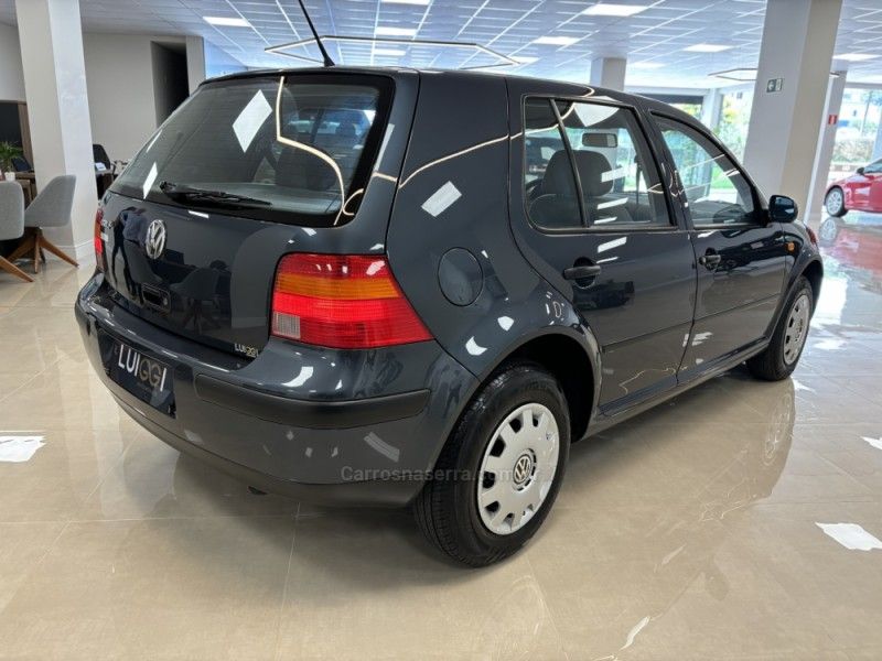 VOLKSWAGEN GOLF 1.6 SR 1999/2000 LUIGGI AUTOMÓVEIS CARLOS BARBOSA / Carros no Vale VOLKSWAGEN GOLF 1.6 SR 1999/2000 LUIGGI AUTOMÓVEIS CARLOS BARBOSA / Carros no Vale