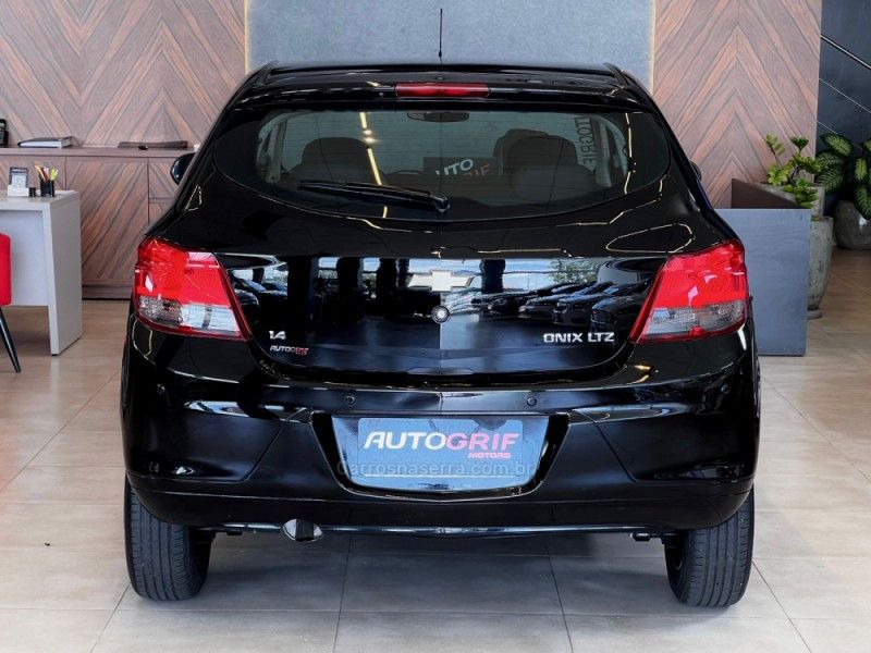 CHEVROLET ONIX 1.4 MPFI LTZ 8V 2016/2016 AUTOGRIF MOTORS CAMPO BOM / Carros no Vale CHEVROLET ONIX 1.4 MPFI LTZ 8V 2016/2016 AUTOGRIF MOTORS CAMPO BOM / Carros no Vale