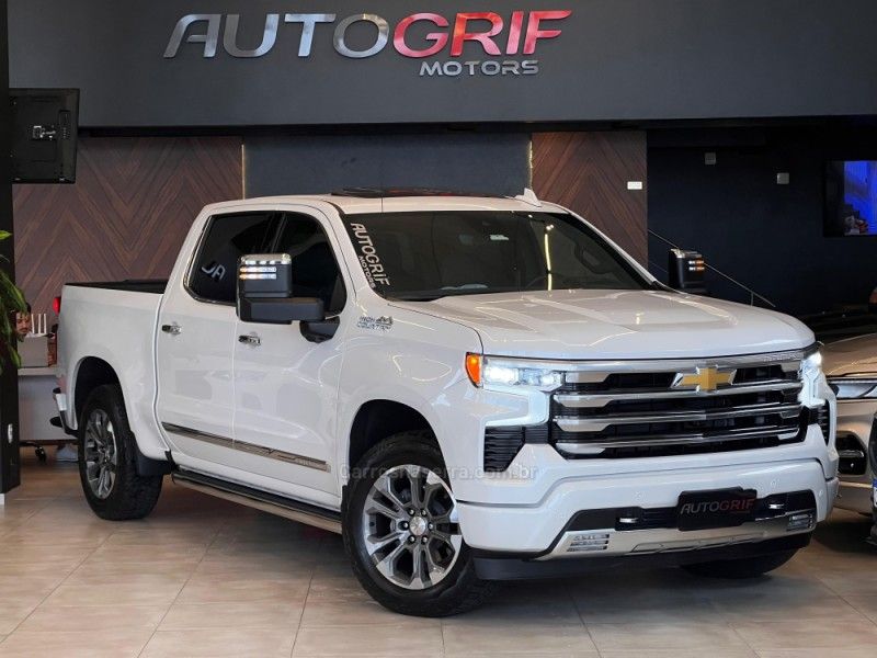 CHEVROLET SILVERADO 5.3 1500 HIGH 4X4 COUNTRY 4X4 2023/2024 AUTOGRIF MOTORS CAMPO BOM / Carros no Vale