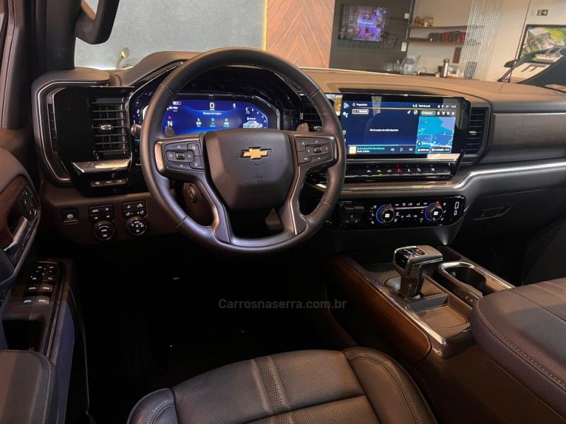 CHEVROLET SILVERADO 5.3 1500 HIGH 4X4 COUNTRY 4X4 2023/2024 AUTOGRIF MOTORS CAMPO BOM / Carros no Vale