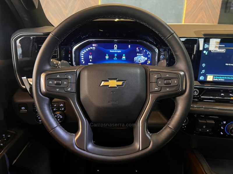 CHEVROLET SILVERADO 5.3 1500 HIGH 4X4 COUNTRY 4X4 2023/2024 AUTOGRIF MOTORS CAMPO BOM / Carros no Vale