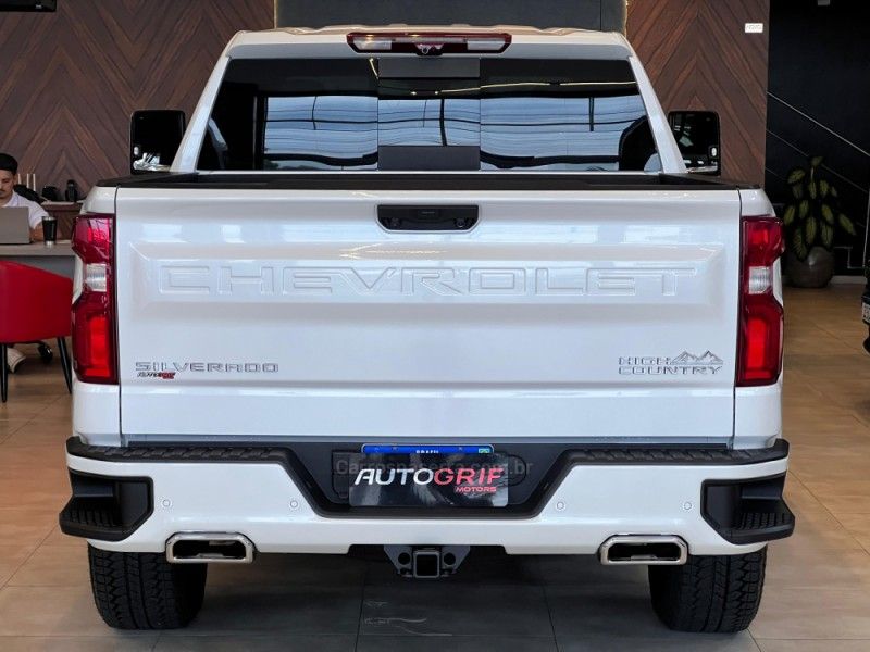 CHEVROLET SILVERADO 5.3 1500 HIGH 4X4 COUNTRY 4X4 2023/2024 AUTOGRIF MOTORS CAMPO BOM / Carros no Vale