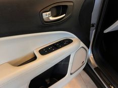 JEEP COMPASS 2.0 16V LONGITUDE 4X4 2019/2019 AUTOGRIF MOTORS CAMPO BOM / Carros no Vale