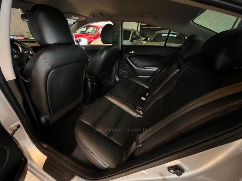 KIA CERATO 1.6 SX3 16V 2014/2014 AUTOGRIF MOTORS CAMPO BOM / Carros no Vale