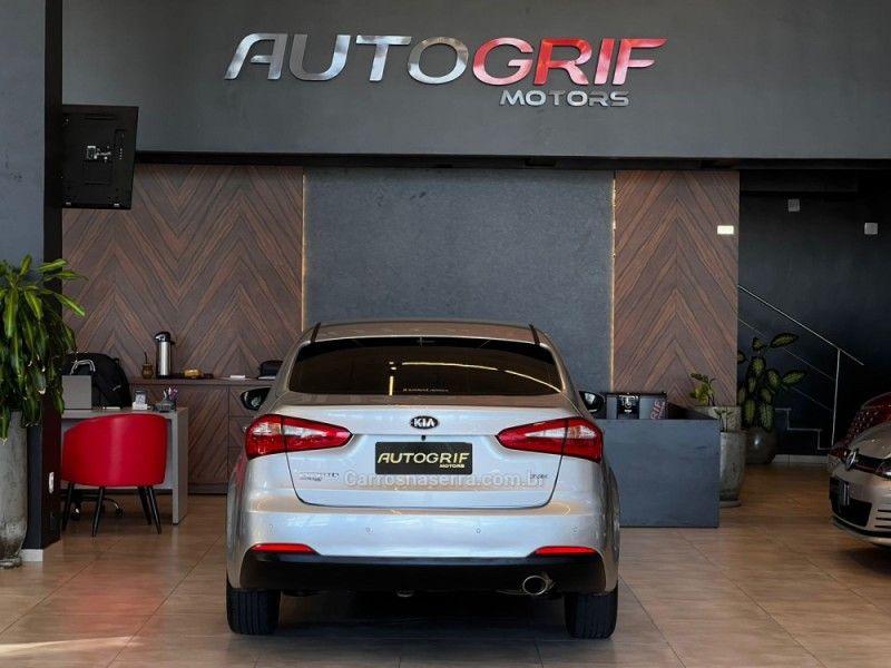 KIA CERATO 1.6 SX3 16V 2014/2014 AUTOGRIF MOTORS CAMPO BOM / Carros no Vale