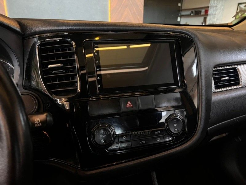 MITSUBISHI OUTLANDER 2.0 16V 2015/2015 AUTOGRIF MOTORS CAMPO BOM / Carros no Vale