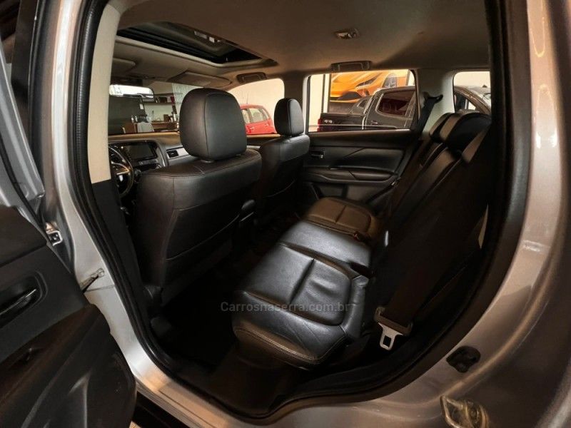 MITSUBISHI OUTLANDER 2.0 16V 2015/2015 AUTOGRIF MOTORS CAMPO BOM / Carros no Vale
