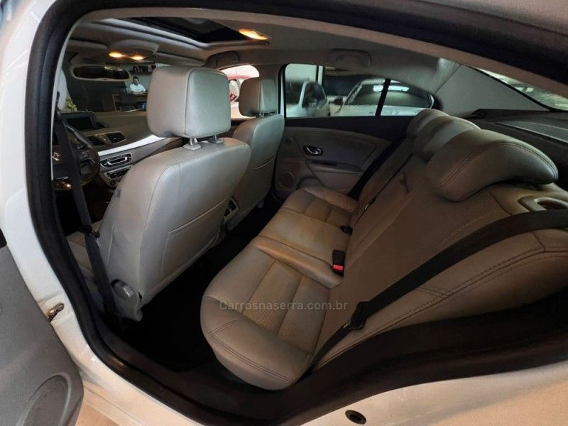RENAULT FLUENCE 2.0 PRIVILÉGE 16V 2014/2014 AUTOGRIF MOTORS CAMPO BOM / Carros no Vale