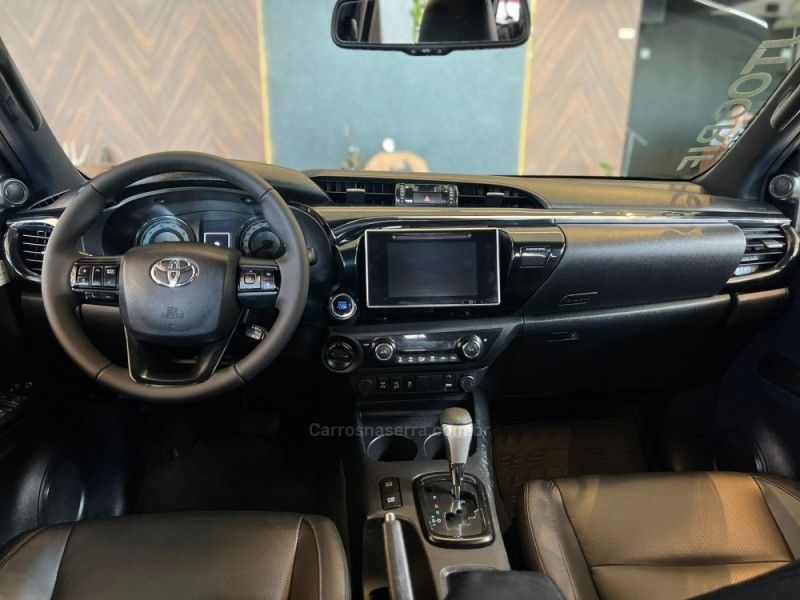 TOYOTA HILUX 2.8 SRX 4X4 CD 16V 2018/2019 AUTOGRIF MOTORS CAMPO BOM / Carros no Vale