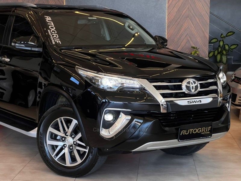 TOYOTA HILUX SW4 2.8 SRX 4X4 7 LUGARES 16V TURBO INTERCOOLER 2019/2019 AUTOGRIF MOTORS CAMPO BOM / Carros no Vale