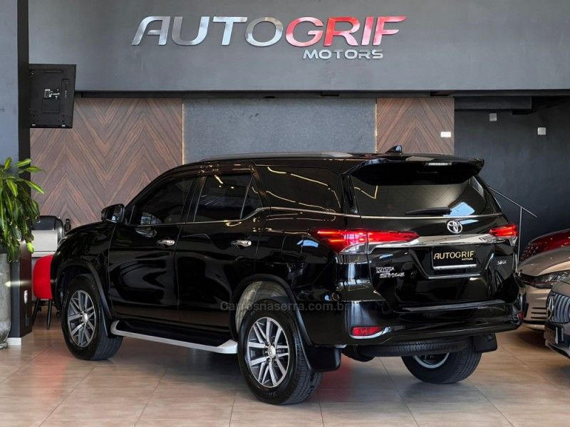 TOYOTA HILUX SW4 2.8 SRX 4X4 7 LUGARES 16V TURBO INTERCOOLER 2019/2019 AUTOGRIF MOTORS CAMPO BOM / Carros no Vale