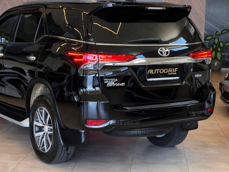 TOYOTA HILUX SW4 2.8 SRX 4X4 7 LUGARES 16V TURBO INTERCOOLER 2019/2019 AUTOGRIF MOTORS CAMPO BOM / Carros no Vale