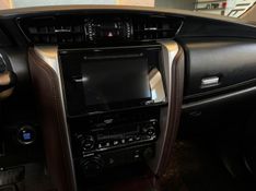 TOYOTA HILUX SW4 2.8 SRX 4X4 7 LUGARES 16V TURBO INTERCOOLER 2019/2019 AUTOGRIF MOTORS CAMPO BOM / Carros no Vale