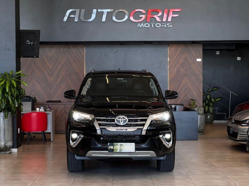 TOYOTA HILUX SW4 2.8 SRX 4X4 7 LUGARES 16V TURBO INTERCOOLER 2019/2019 AUTOGRIF MOTORS CAMPO BOM / Carros no Vale