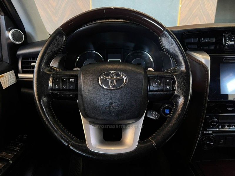 TOYOTA HILUX SW4 2.8 SRX 4X4 7 LUGARES 16V TURBO INTERCOOLER 2019/2019 AUTOGRIF MOTORS CAMPO BOM / Carros no Vale