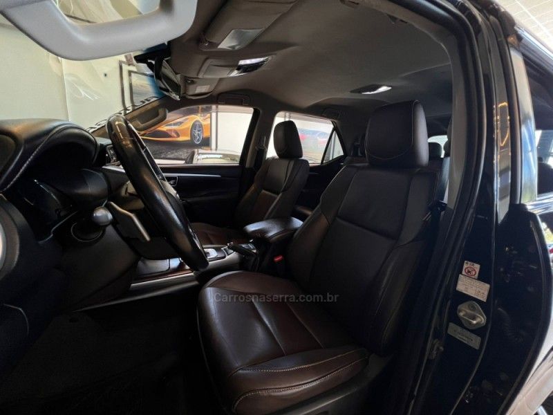 TOYOTA HILUX SW4 2.8 SRX 4X4 7 LUGARES 16V TURBO INTERCOOLER 2019/2019 AUTOGRIF MOTORS CAMPO BOM / Carros no Vale