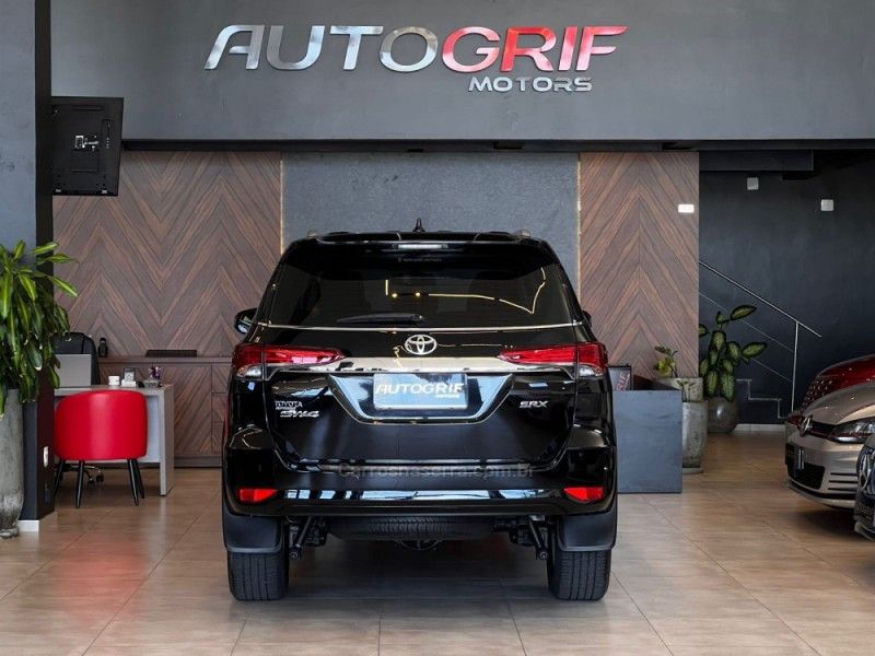 TOYOTA HILUX SW4 2.8 SRX 4X4 7 LUGARES 16V TURBO INTERCOOLER 2019/2019 AUTOGRIF MOTORS CAMPO BOM / Carros no Vale